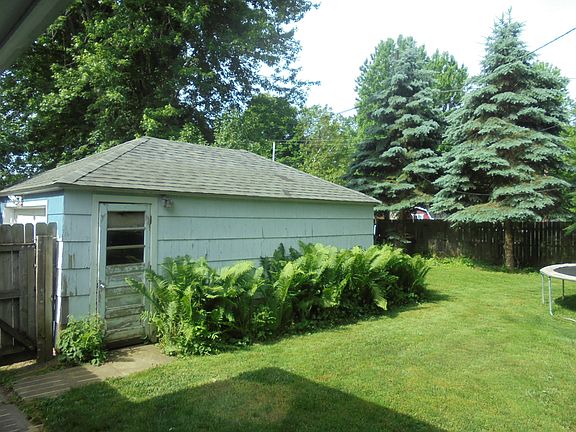 3rd image of 1708 Williams Dr