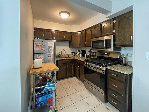 5th image of 644 W Arlington Pl