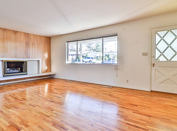 4th image of 2815 E Hermosa Way S