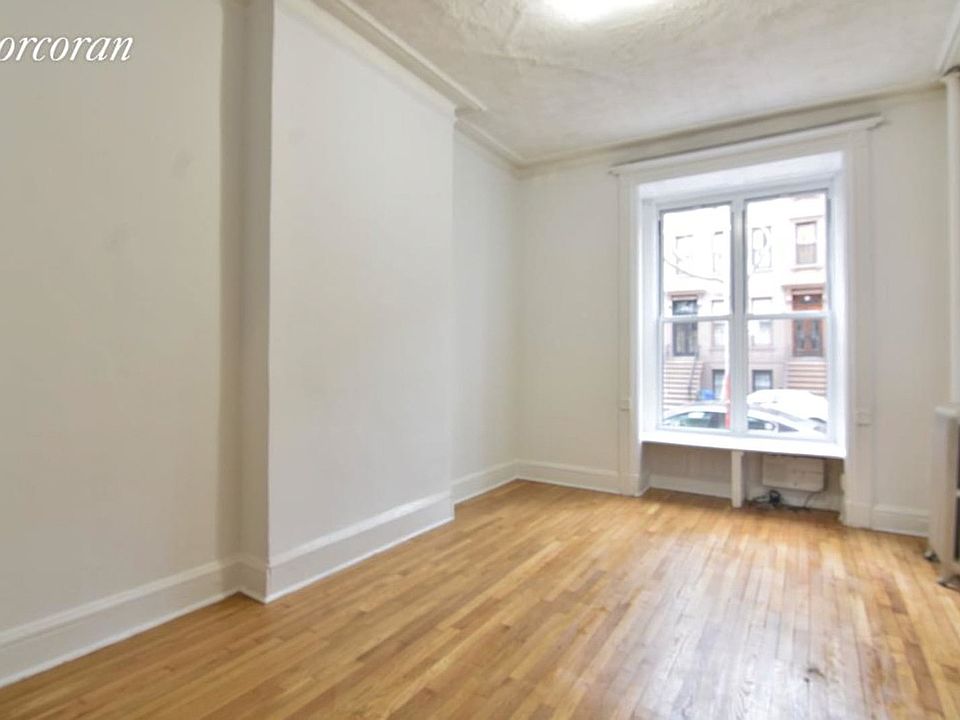 2nd image of 378 Sackett St APT 1r