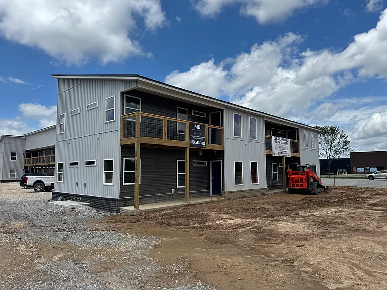 2301 N Center St — Photo 8