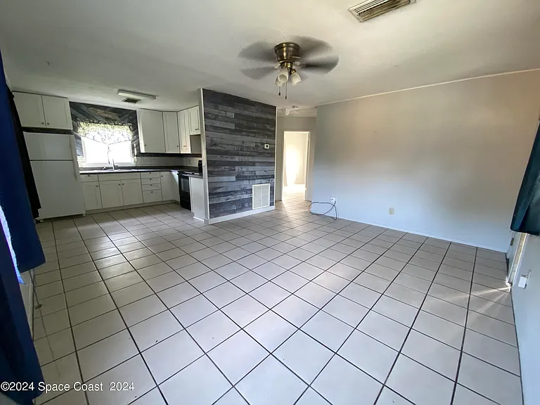835 Kanawha St — Photo 3