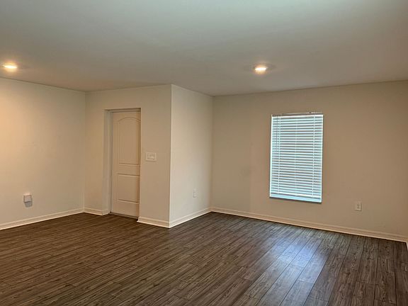 2nd image of 2082 S Chamberlain Blvd