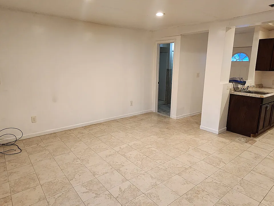 90 Sullivan St #101