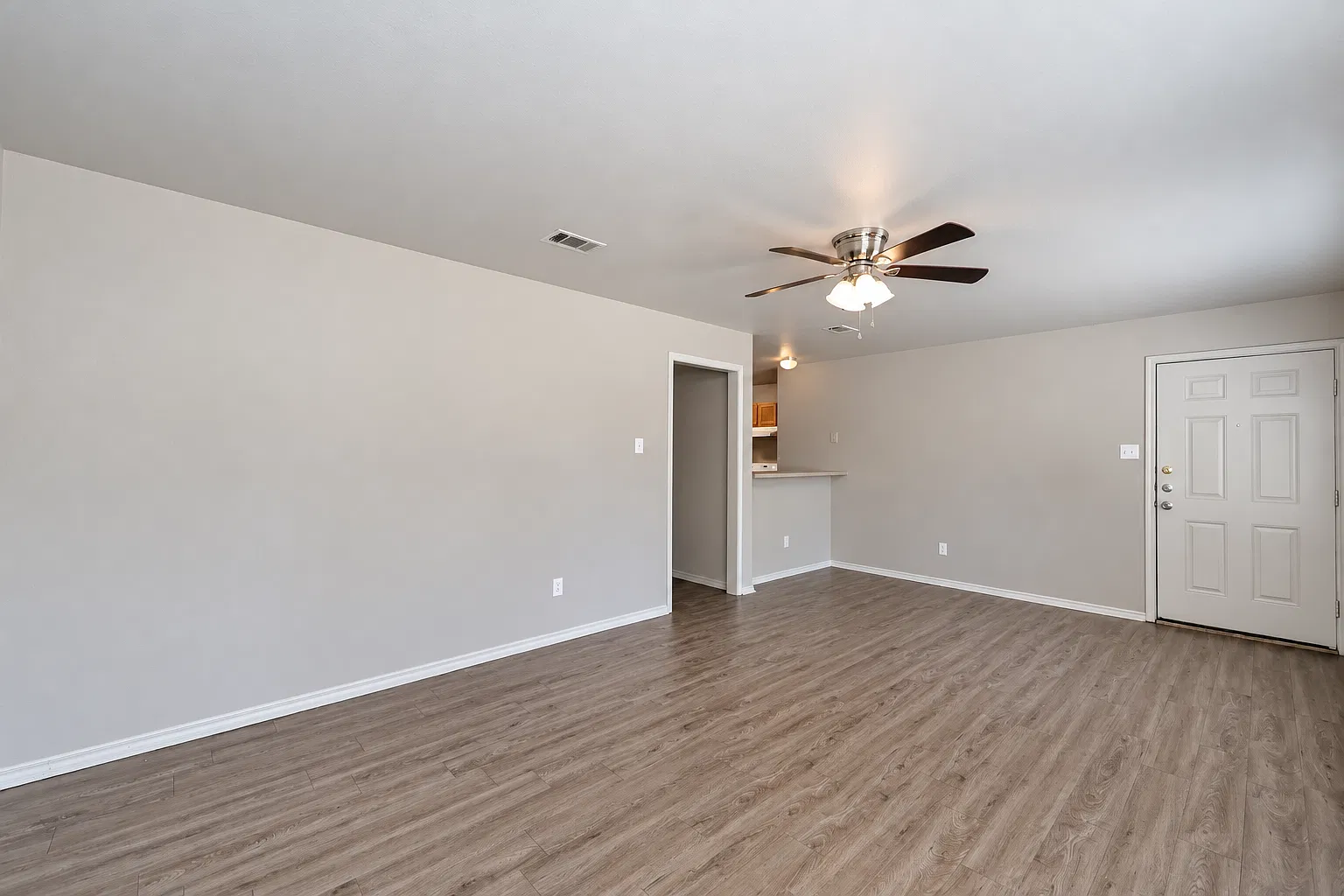 415 E 4th Ave, Belton — Photo 4