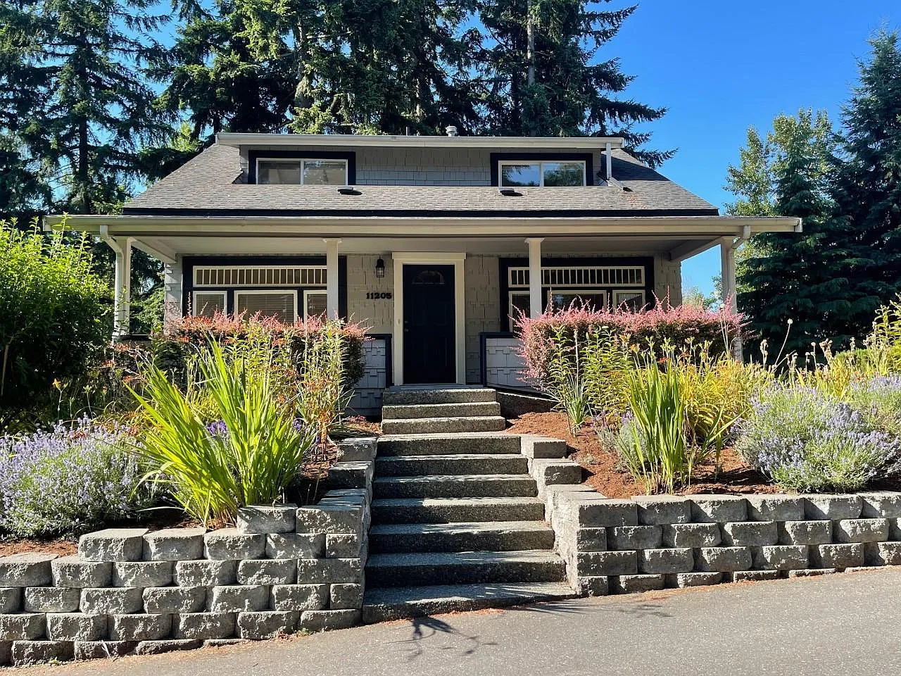 4 bed, 2400 sqft, $3,990 — Photo 1