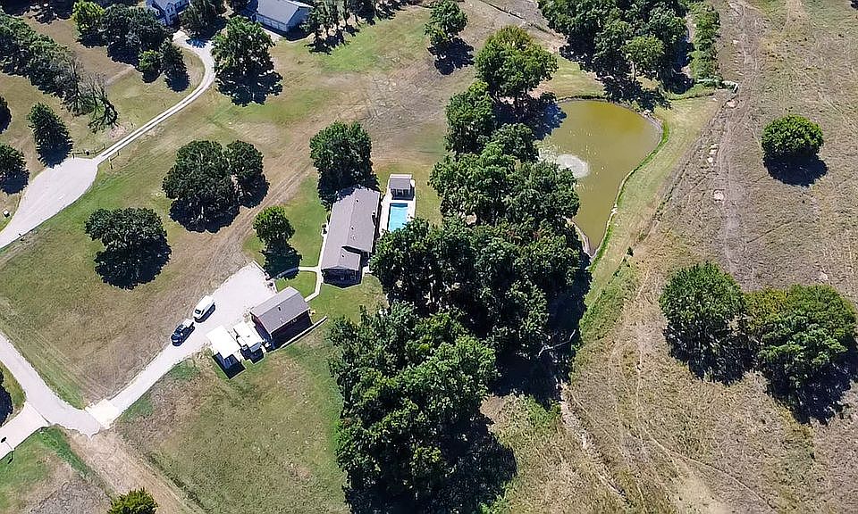 1st image of 1212 Valley Cir