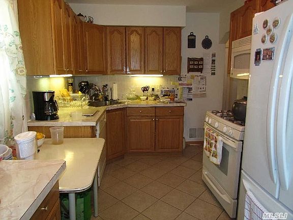 5th image of 107 New York Ave