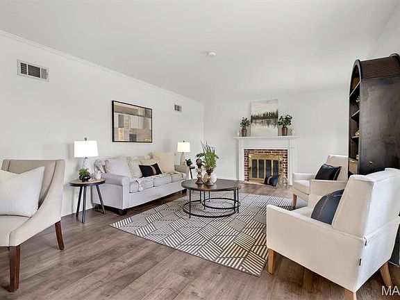5th image of 642 Windrush Dr