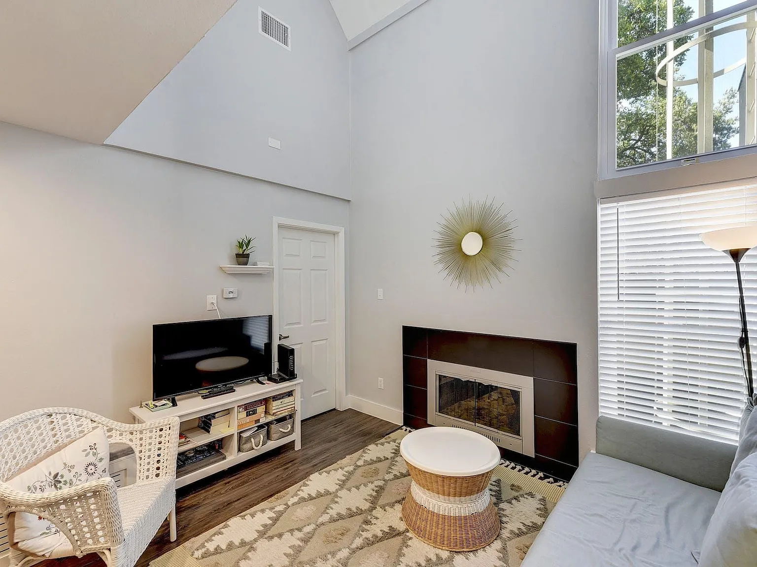 2 bed, 2.0 bath, 849 sqft, $1,250 — Photo 4
