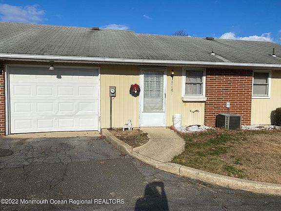 2nd image of 546C Sheffield Ct