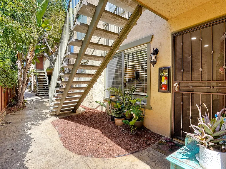 4075 Marlborough Ave — Photo 4