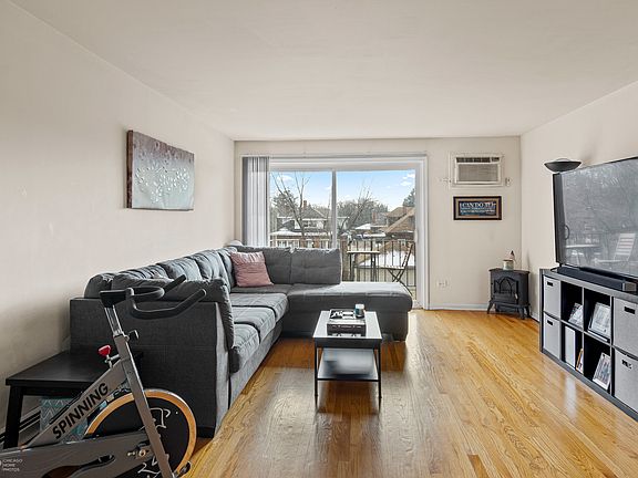3rd image of 5215 Galitz St APT 3C