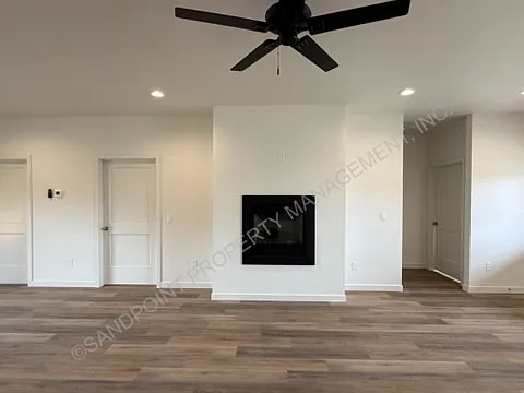 611 W 2nd Ave — Photo 14