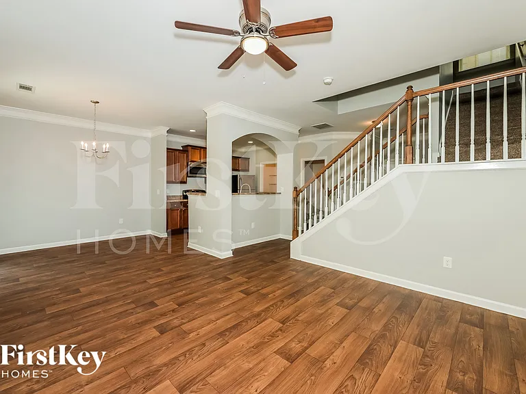 975 Treymont Way — Photo 4