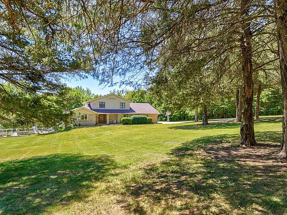3rd image of 4932 E Farm Road 166