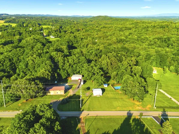 814 Midway Rd, Strawberry Plains, TN 37871