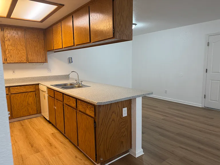 1365 Howard Ct — Photo 8