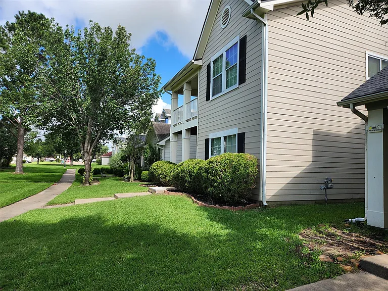 20911 Walder Ct — Photo 2