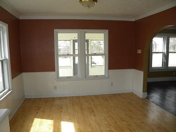 4th image of 103 N Chestnut St