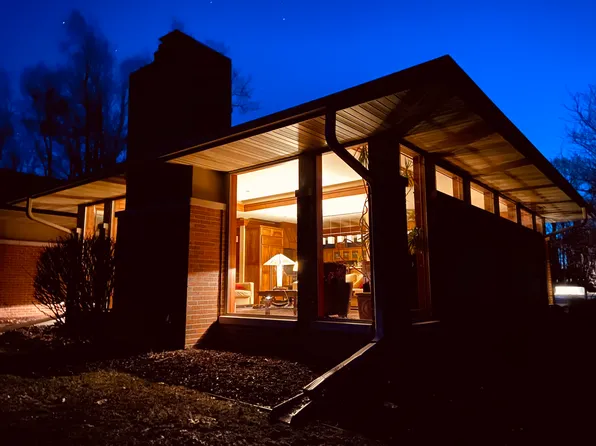 2444 Wyndrush Dr, Suamico, WI 54173