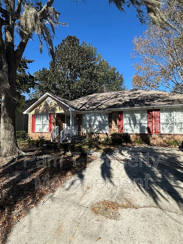 4 bed, 2.0 bath, 1837 sqft, $2,695 — Photo 2