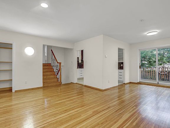 5th image of 316 Oriental Blvd #316