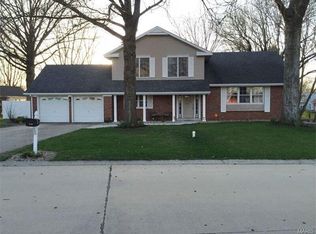 510 Dolphin Dr E, Highland, IL 62249