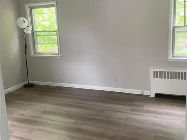 (undisclosed Address), East Rockaway, NY 11518