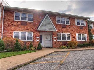 5th image of 100 Connetquot Ave APT 23