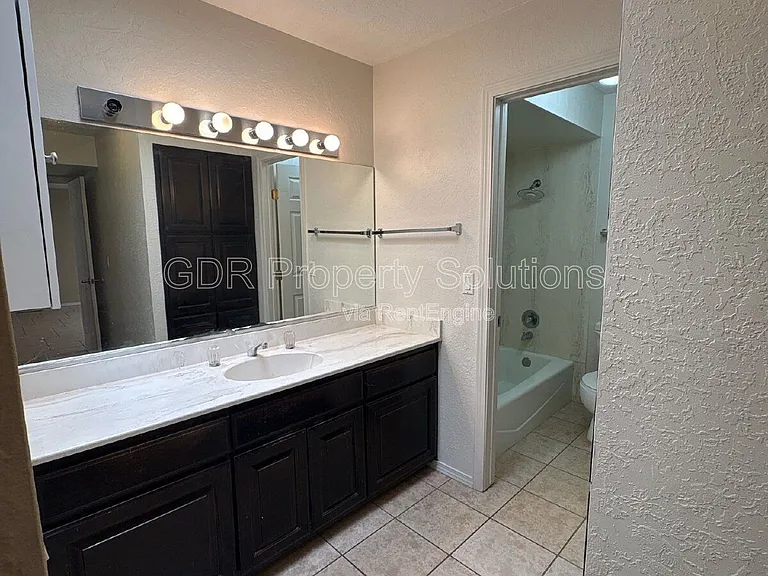5828 Elmwood Dr NE — Photo 15