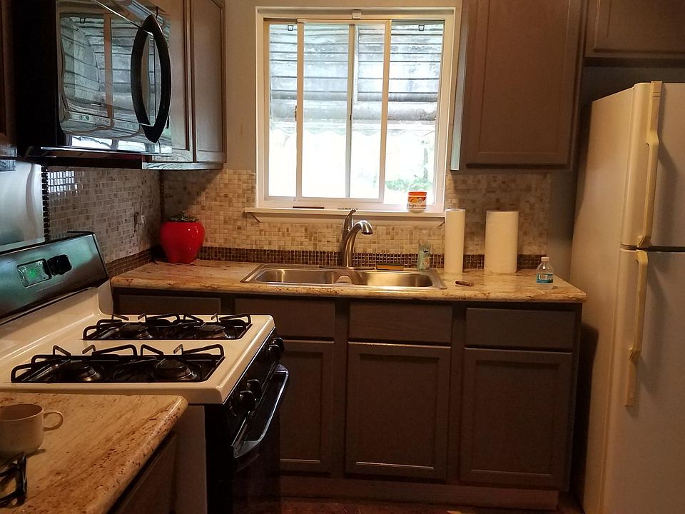 2nd image of 704 Hoaglin St