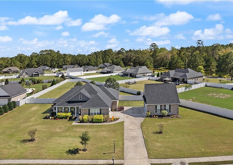1st image of 121 Stadium Dr