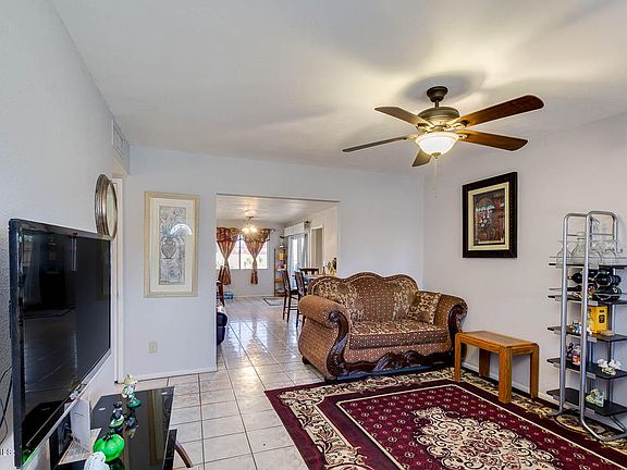 5th image of 819 N 67th Dr
