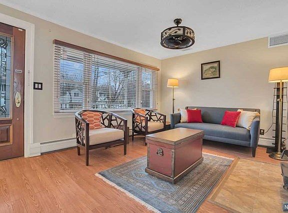 4th image of 91 Knollwood Dr