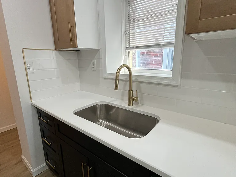 5856 Walton Ave — Photo 12