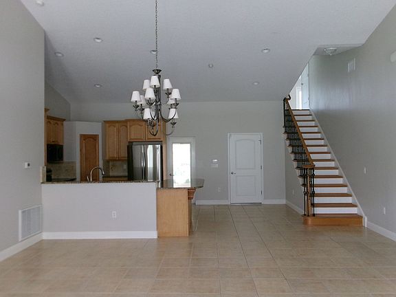 4th image of 12833 Lakeview Ave