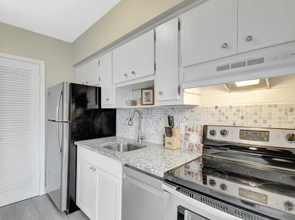 2131 NE 42nd Court #107e, Lighthouse Point, FL 33064