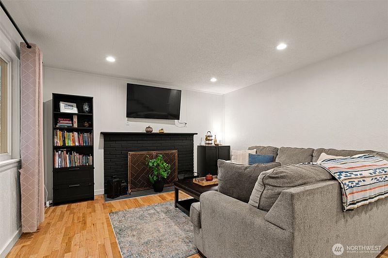 4th image of 710 141st Street S
