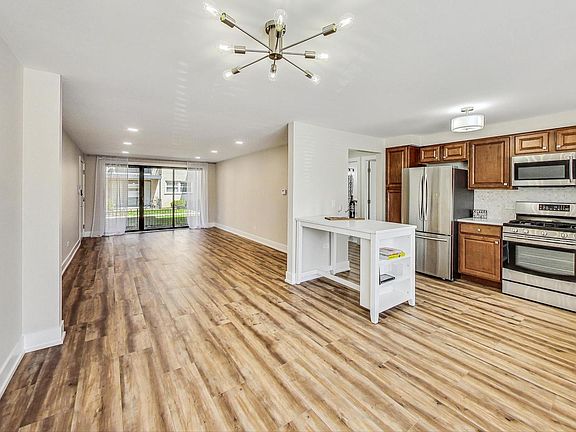 2nd image of 6549 N Harlem Ave APT 1E