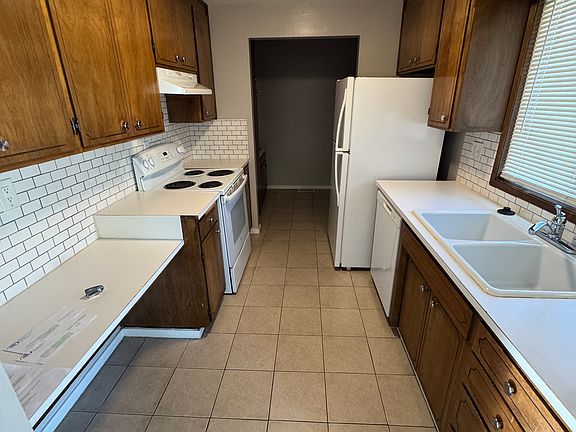4th image of 11407 E 24th Ave #11409