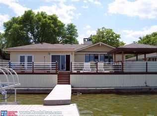 1900 Surfside Dr, Lincoln, NE 68528