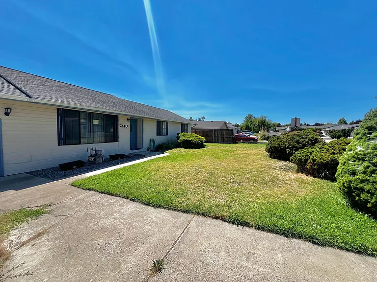 7410 W Walnut St — Photo 2