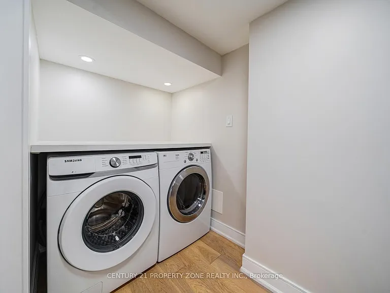 203 Toynbee Trl — Photo 32