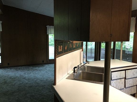 5th image of 2520 S Fruitridge Ave