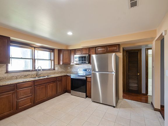 4th image of 5030 N Austin Ave APT 1A