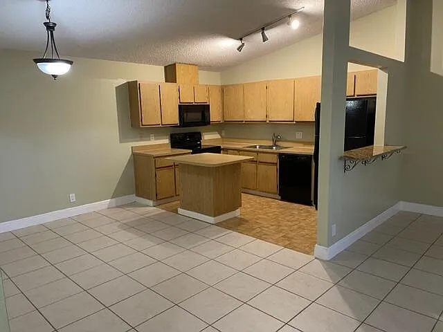 2 bed, 2.0 bath, 1134 sqft, $2,100 — Photo 3