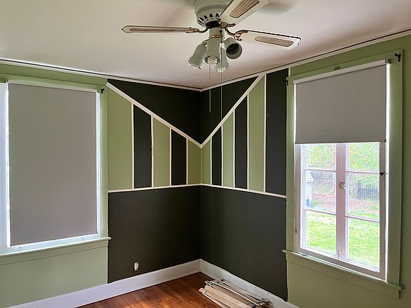 4th image of 131 W Davis St