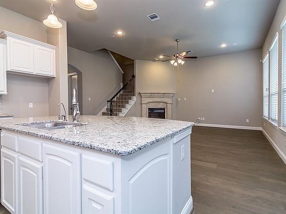 5th image of 735 Fairfax Ln