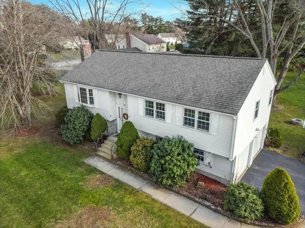 33 Tomahawk Dr, Northborough, MA 01532